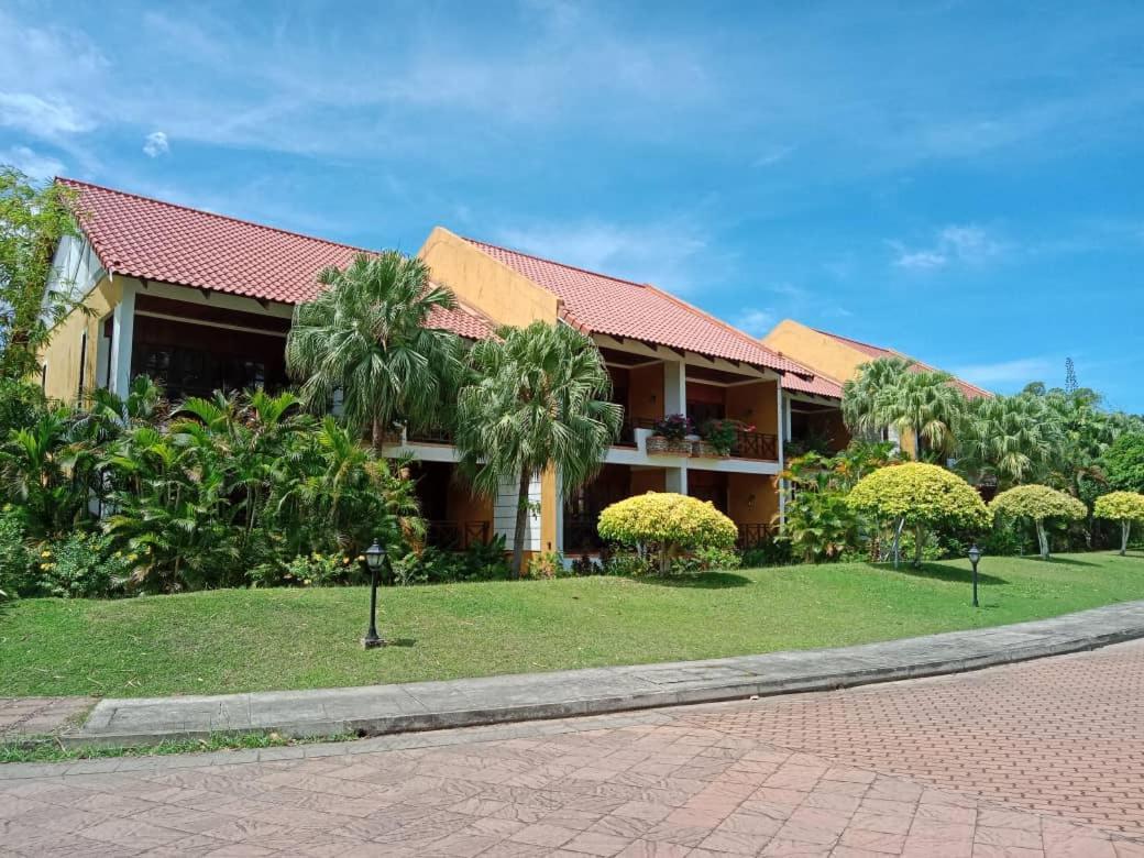 Tiara Labuan Hotel Eksteriør bilde