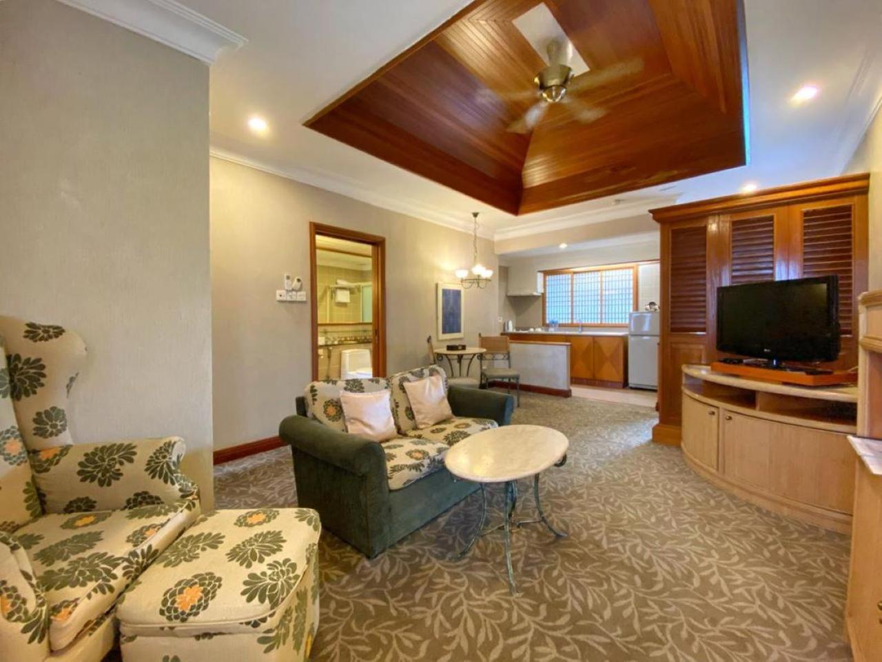 Tiara Labuan Hotel Eksteriør bilde